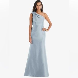 Alfred Sung, BOW ONE-SHOULDER SATIN TRUMPET GOWN IN MIST. STYLE D794